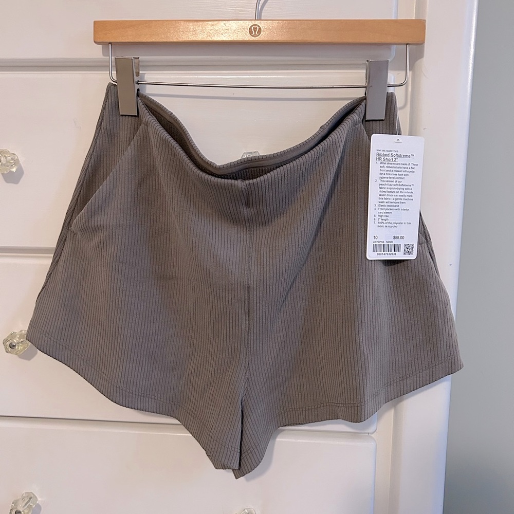NWT lululemon Ribbed HR Softstreme shorts in NOMD sz 10